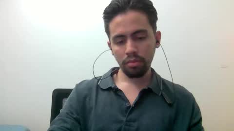 Snapshot of alejo_shy chatting on January 6, 2:15 am alejo_shy online show from January 6, 2:15 am