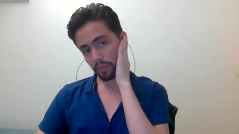 Snapshot of alejo_shy chatting on January 19, 3:39 am alejo_shy online show from January 19, 3:39 am