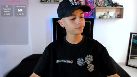 Snapshot of alejoo_storms chatting on April 8, 5:57 pm alejo online show from April 8, 5:57 pm