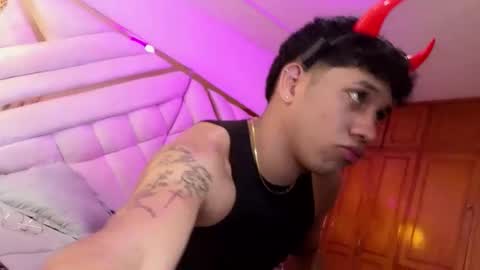 Snapshot of alejostonevg chatting on February 9, 8:02 pm Alejo online show from February 9, 8:02 pm