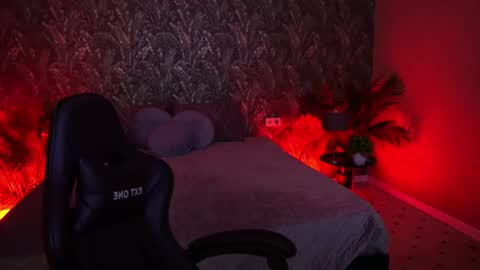 Snapshot of aleksaloree chatting on June 10, 12:22 am aleksaloree online show from June 10, 12:22 am