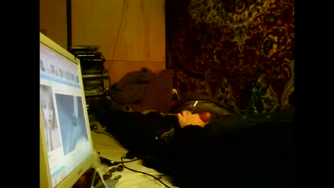 Snapshot of alekss4 chatting on December 25, 8:40 am alekss4 online show from December 25, 8:40 am