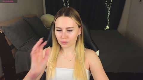 Snapshot of alena_hot_sex chatting on January 31, 4:27 pm Alena online show from January 31, 4:27 pm