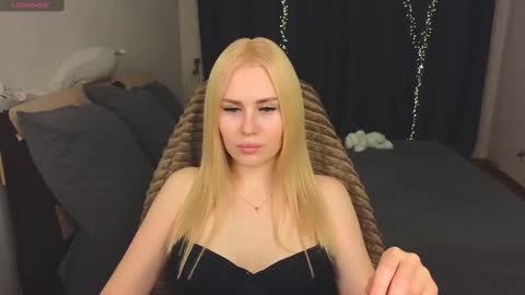 Snapshot of alena_hot_sex chatting on March 5, 4:35 pm Alena online show from March 5, 4:35 pm