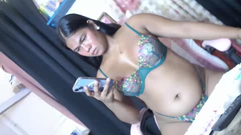 Snapshot of alena_sanggre69 chatting on April 30, 6:47 pm Kimmygirl online show from April 30, 6:47 pm
