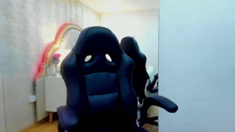 Snapshot of alenacoleman chatting on June 5, 12:22 pm ALENA online show from June 5, 12:22 pm