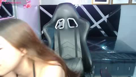 Snapshot of alesia_v chatting on May 5, 3:03 am Live 1000pm 600am COLOMBIAN HOUR online show from May 5, 3:03 am