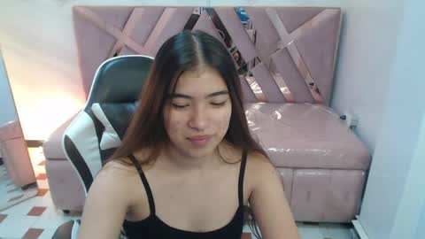 Snapshot of alesia_v chatting on June 8, 3:18 am Live 1000pm 600am COLOMBIAN HOUR online show from June 8, 3:18 am