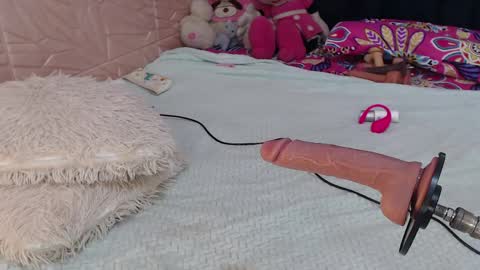 Snapshot of aleska128 chatting on May 17, 9:49 am Aleska online show from May 17, 9:49 am