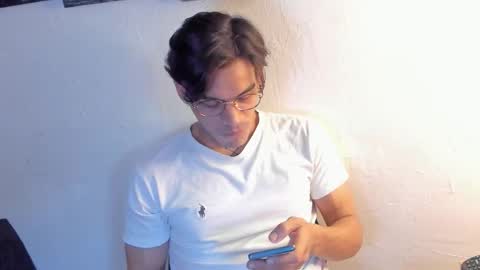 Snapshot of aless204 chatting on February 19, 2:24 pm aless online show from February 19, 2:24 pm