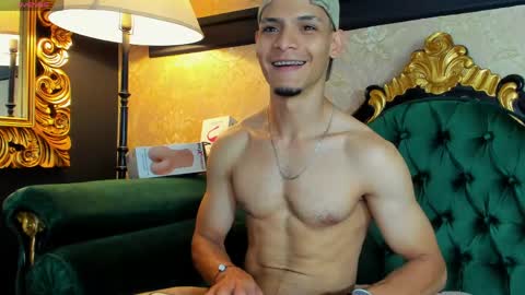 Snapshot of aless_king chatting on May 16, 12:40 am Alessandro King online show from May 16, 12:40 am