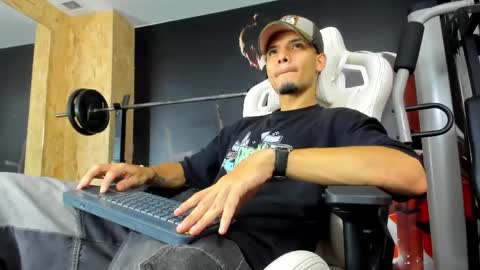 Snapshot of aless_king chatting on May 18, 10:59 pm Alessandro King online show from May 18, 10:59 pm