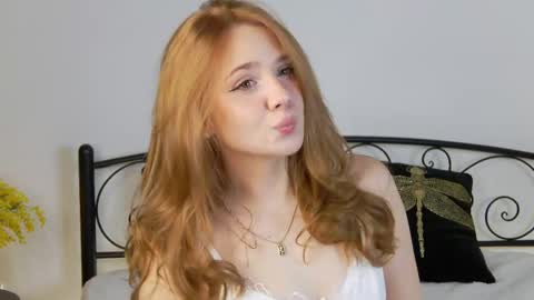 Snapshot of alessamay chatting on April 15, 8:20 pm alessamay online show from April 15, 8:20 pm
