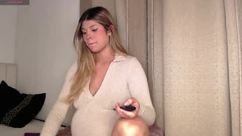 Snapshot of alessandrabloom chatting on May 18, 9:15 am Alessandra Bloom online show from May 18, 9:15 am