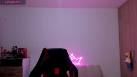 Snapshot of alessandramoreli chatting on April 25, 12:46 am AlessandraMoreli Its my birthday online show from April 25, 12:46 am