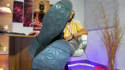 ALESSANDRO  WYE online show from February 11, 8:15 am