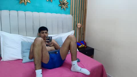 Snapshot of alessandro_blake chatting on May 18, 6:47 pm Alessandro online show from May 18, 6:47 pm