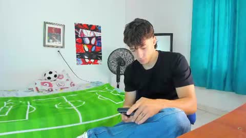 Snapshot of alessandro_dybala chatting on July 11, 12:41 pm Alessandro Dybala online show from July 11, 12:41 pm
