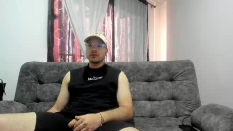 Snapshot of alessandro_rossy chatting on May 24, 9:31 pm alessandro_rossy online show from May 24, 9:31 pm