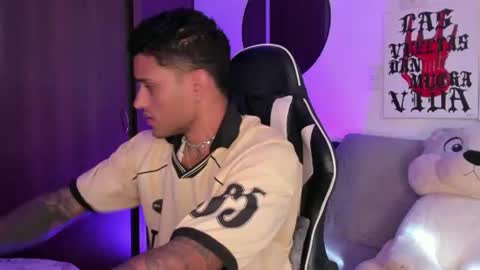 Snapshot of alessandro_vanni chatting on June 29, 1:44 pm Alessandro Vanni online show from June 29, 1:44 pm