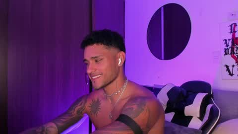 Snapshot of alessandro_vanni chatting on July 5, 4:19 am Alessandro Vanni online show from July 5, 4:19 am
