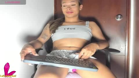 Snapshot of alessia28__ chatting on April 30, 1:23 am Alessia online show from April 30, 1:23 am