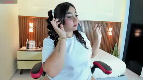 Snapshot of alessia_lara chatting on July 22, 9:39 pm ALESSIA online show from July 22, 9:39 pm
