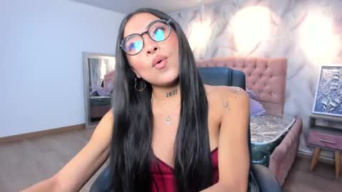 Snapshot of alessia_storm_ chatting on May 17, 2:09 am Alessia online show from May 17, 2:09 am