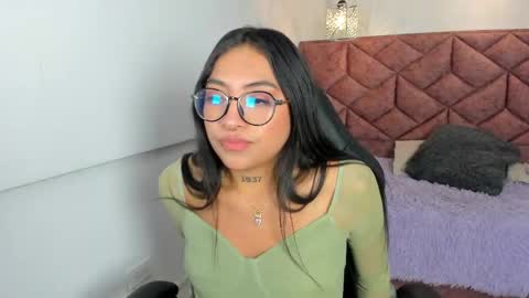 Snapshot of alessia_storm_ chatting on May 19, 11:55 pm Alessia online show from May 19, 11:55 pm