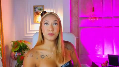 Snapshot of alessialondon chatting on June 22, 10:12 am Alessia online show from June 22, 10:12 am