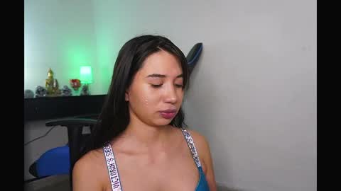 Snapshot of alessiavix chatting on December 29, 4:51 pm Alessia Meow online show from December 29, 4:51 pm