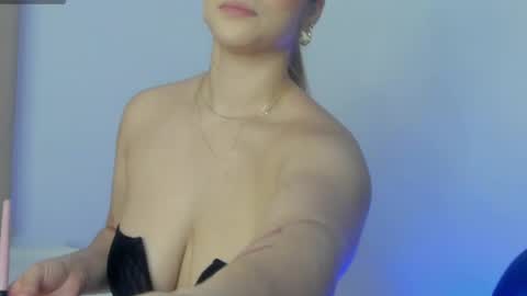 Alessia Moon online show from June 3, 11:35 am