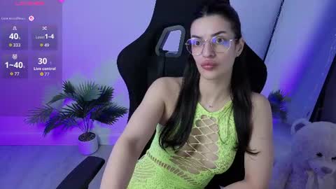 Snapshot of alessyaaa chatting on July 19, 12:09 pm Ale online show from July 19, 12:09 pm