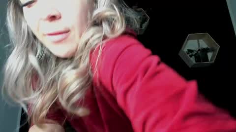 Snapshot of alesys69 chatting on April 18, 9:59 pm alesys69 online show from April 18, 9:59 pm