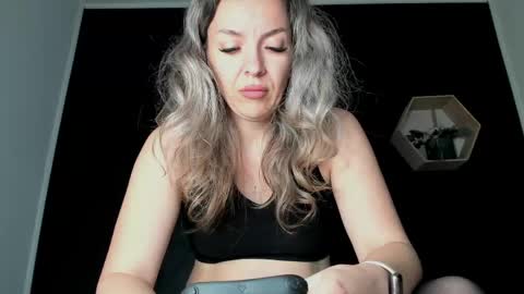 Snapshot of alesys69 chatting on May 4, 9:44 pm alesys69 online show from May 4, 9:44 pm