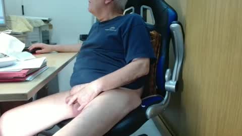 Snapshot of alex47100 chatting on May 7, 4:01 pm alex47100 online show from May 7, 4:01 pm