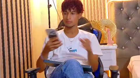 Snapshot of alex_bloom_ chatting on June 24, 7:13 pm Alexander online show from June 24, 7:13 pm