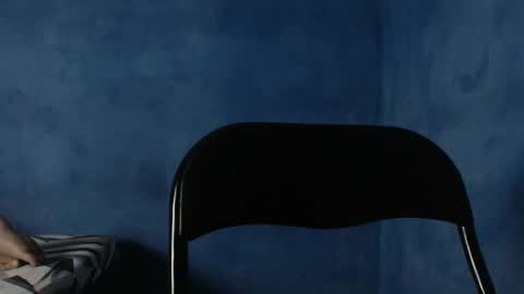 Snapshot of alex_blu chatting on June 21, 8:22 pm Alex online show from June 21, 8:22 pm