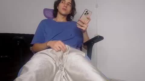 Snapshot of alex_connorr chatting on July 15, 1:44 am alex_connorr online show from July 15, 1:44 am