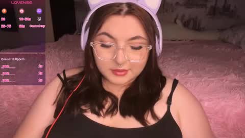 Snapshot of alex_dreams_ chatting on December 21, 5:18 pm Alex online show from December 21, 5:18 pm