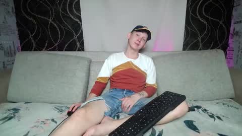 Snapshot of alex_foxy_man chatting on September 24, 6:11 pm Alex online show from September 24, 6:11 pm