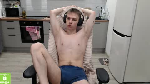 Snapshot of alex_gotcha chatting on February 22, 4:24 am Alex online show from February 22, 4:24 am