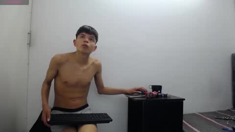 Snapshot of alex_it0 chatting on May 9, 10:37 pm alex_it0 online show from May 9, 10:37 pm