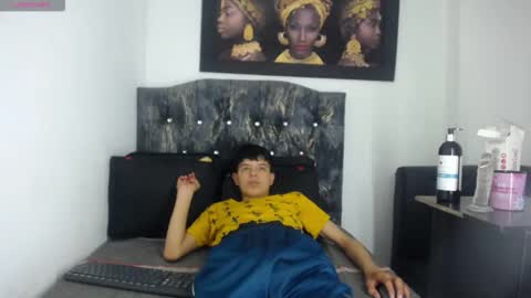 Snapshot of alex_it0 chatting on May 19, 12:22 pm alex_it0 online show from May 19, 12:22 pm