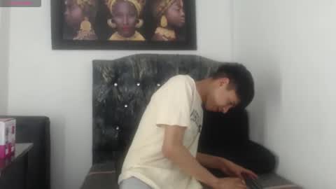 Snapshot of alex_it0 chatting on May 21, 8:49 pm alex_it0 online show from May 21, 8:49 pm