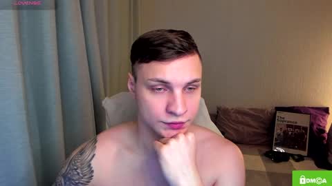 Snapshot of alex_milson chatting on April 26, 6:38 pm alex_milson online show from April 26, 6:38 pm