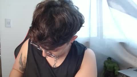 Snapshot of alex_parker07 chatting on May 1, 10:47 pm Alex Parker online show from May 1, 10:47 pm