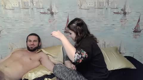 Snapshot of alex_sarah_sex chatting on December 17, 5:58 pm Alex and Sarah online show from December 17, 5:58 pm