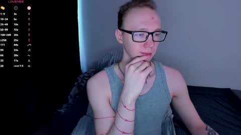 Snapshot of alex_silent chatting on April 21, 8:31 am alex_silent online show from April 21, 8:31 am