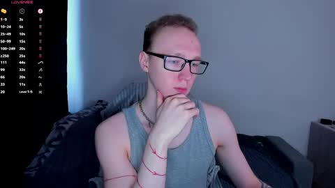 Snapshot of alex_silent chatting on April 23, 7:52 am alex_silent online show from April 23, 7:52 am